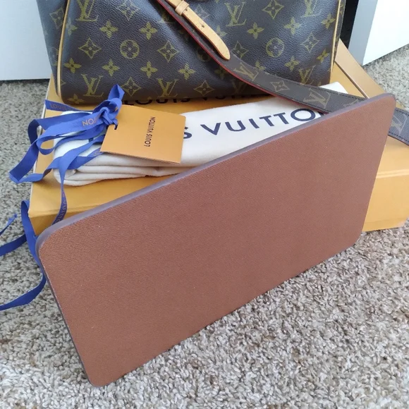 Louis Vuitton Speedy 30 - with Accessories! - Picture 14 of 15